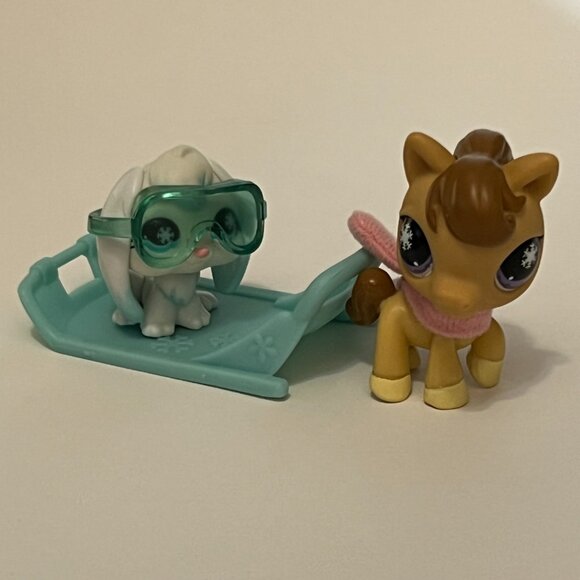 Lot of 5 Littlest Pet Shop Winter Sledding Fun | LPS #684, 685, 686, 687, 794 - Picture 2 of 16